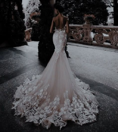 Mafia Wedding, Extravagant Wedding Dresses, Extravagant Wedding, Long Train Wedding Dress, Wedding Ideas Dresses, Fancy Wedding Dresses, Cute Wedding Dress, Brown Wedding, Pretty Wedding Dresses