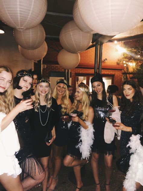 1920 Bday Party, The Great Gatsby Theme Party Outfits, Gatsby Birthday Party Outfit, Gatsby Themed Party Outfit Women, 20s Fashion Party, 20s Outfits Women Party, Birthday Party Ideas For Women 20s, Charleston Theme Party, The Great Gatsby Themed Party