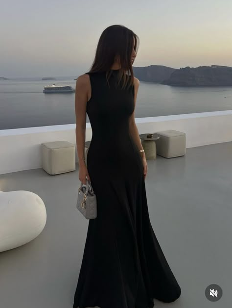 Classic Fancy Outfit, Elegant Grad Dresses, Clean And Elegant Outfit, Lbd Date Night Outfit, Fit Legs Outfit, Celebrities Interview Outfits, Fine Dining Dress Classy, Backless Black Dress Aesthetic, Dinner Chic Outfit