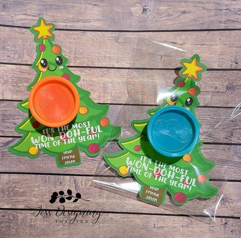 PlayDoh Christmas Tree Gift, Christmas Gift for Kids, School Gift, Play-Doh, Classroom Party, Non Candy Gift, Stocking Stuffer, Class favor  Have a WON-DOH-FUL time with these holiday themed Play-Doh gift! These Play Doh treats would be the perfect gift to give out to the special person in you life. They make the best classroom favors, an extra touch on Christmas gifts, the list goes on and on! These 1oz Play-Doh come in variety of colors and you will receive a mix of them in your order if you o Christmas Gift Goodies, Holiday Treats For Students, Christmas Goody Bags For School, Playdoh Christmas Tree, Christmas Kids Goodie Bags, Kids Christmas Gift Bags, Kindergarten Christmas Treats, Daycare Thanksgiving Gifts, Christmas Classmate Gifts Kid