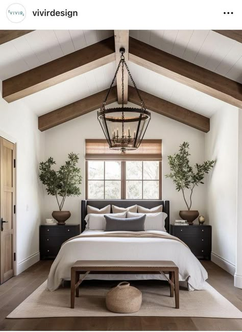 Boho Master Bedding Ideas, Bedroom Design Master High Ceilings, Vaulted Ceiling Bedroom Master Suite Exposed Beams, Organic Modern Primary Bedroom, Dovetail Bedroom, Medium Size Bedroom, Robeson Design, Casa Country, Modern Luxury Bedroom