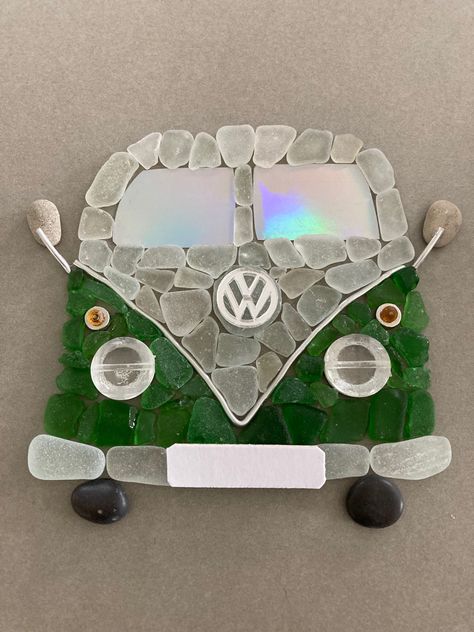 Sea Turtle Seaglass Art, Beach Glass Crafts Artwork, Sea Glass Landscape, Sea Glass Art On Glass, River Glass Crafts, Glass Rocks Crafts, Sea Glass Painting, Sea Glass Mosaic Ideas, See Glass Art