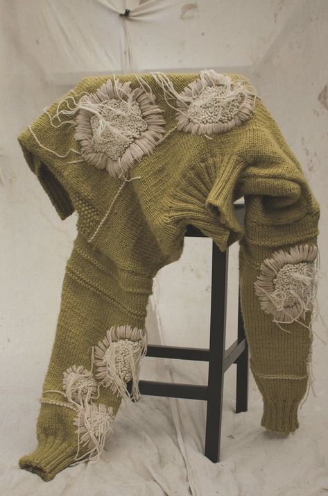 Knitwear Details, Knitwear Inspiration, Handmade Knitwear, Knit Art, Knitting Tips, 자수 디자인, Knitwear Fashion, School Of Art, Knitwear Design