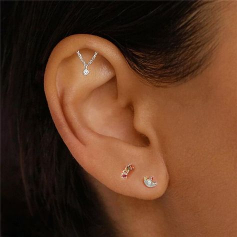 Hidden Helix Piercing, Gold Helix Earrings, Cartilage Earrings Chain, Cartilage Chain, Next Piercing, Minimalist Ear Piercings, Earring Stacks, Ear Piercing Studs, Helix Jewelry