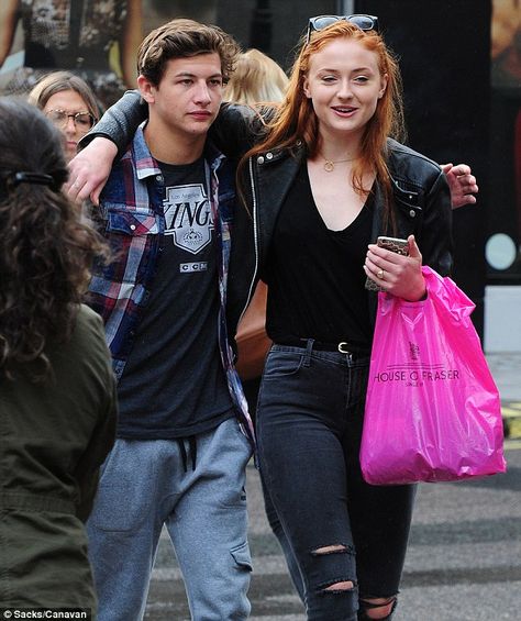 X Man Cast, Marvel Bts, Tye Sheridan, X Men Funny, Close Friendship, Marvel Pics, Scott Summers, Jean Grey Phoenix, London Boy