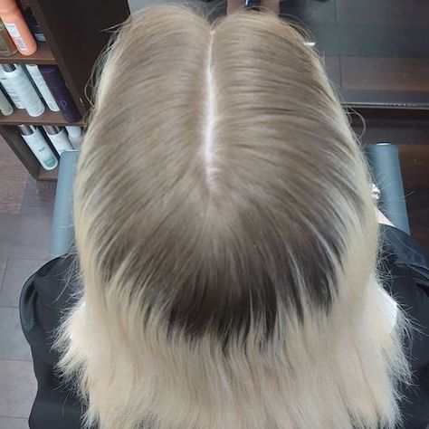 How to Touch Up Roots on Blonde Hair | Wella Professionals Blonde Root Touch Up Highlights, Blonde Regrowth Roots, Scalp Bleach Blonde With Root Stretch, Dark Roots To Blonde Hair, Blonde Root Touch Up, Diy Root Smudge Hair, Root Touch Up Blonde Highlights, Grown Out Bleached Hair, Ash Blonde Root Smudge