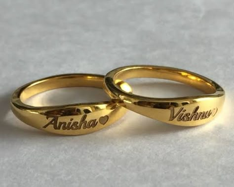 Engagement Rings For Couple In Gold, Engagement Rings Couple Name, Engagement Rings With Letters, Couple Initial Rings Gold, Wedding Ring Name Design, Couple Ring Design With Name, Gold Ring Name Design, Couple Finger Rings Gold, Gold Rings For Men Simple