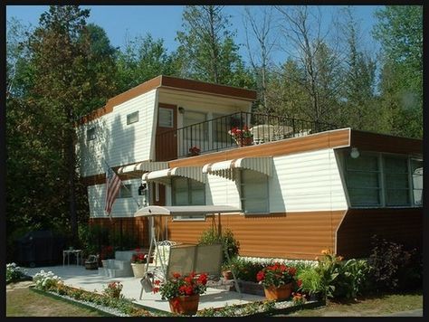 2 Story Mobile Homes - A complete collection of vintage ads! Two Story Mobile Homes, 1000 Lifehacks, Two Story House, Mobile Home Living, Mobile Home Parks, Living Vintage, Remodeling Mobile Homes, Trailer Home, Trailer Remodel