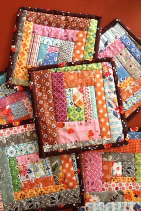 Fabric Scrap Crafts, Scrap Crafts, Scrap Fabric Crafts, Scrap Fabric Projects, Folded Fabric, Patterns Fabric, Trendy Sewing, Fabric Ideas, Costura Diy