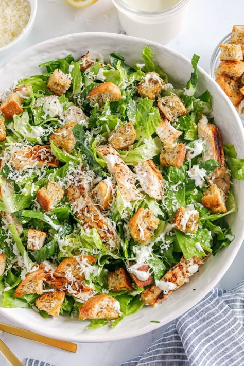 Healthy Chicken Caesar Salad - Eat Yourself Skinny Caesar Salad Healthy, Caesar Salad With Chicken, Chicken Cesear Salad Dinner, Ceaser Salad Ideas, Caesar Salad Aesthetic, Heathly Lunch, Healthy Food Chicken, Healthy Food Photos, Cesar Salad Recipe