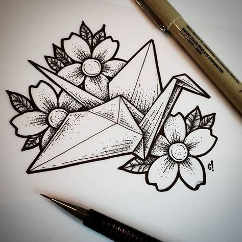 Crane Sketch, Paper Crane Tattoo, Crane Drawing, Sketch Tattoo Ideas, Origami Tattoo, Crane Tattoo, French Tattoo, Kunst Tattoos, Craft Origami