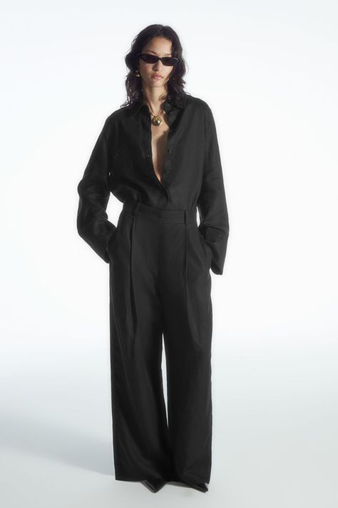 TAILORED LINEN-BLEND PANTS - BLACK - Trousers - COS Black Flowing Pants Outfit, Black Oversized Pants Outfit, The Row Fall 2024, Masculine Formal Wear For Women, Black Trousers Outfit Casual Classy, Architecture Student Outfit, Cos Aesthetic, Business Class Flight Outfit, Cos Outfits Women