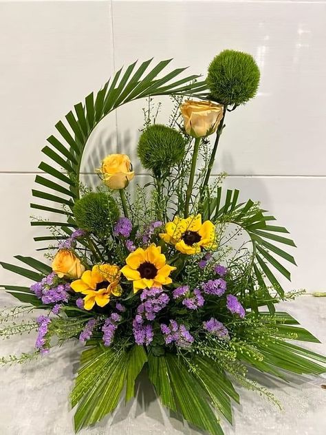 beautiful flower arrangement | beautiful 😘💐✨ | Facebook Alter Flowers, Flowers Ornaments, Floral Designs Arrangements, Tropical Floral Arrangements, Tropical Flower Arrangements, Rose Flower Arrangements, Table Flower Arrangements, Deco Champetre, Altar Flowers