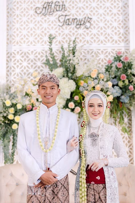 Wedding Dress Hijab Adat Jawa, Javanese Wedding Hijab, Foto Wedding Muslim, Wedding Jawa Hijab, Akad Nikah Jawa, Adat Jawa Wedding Hijab, Pengantin Jawa Hijab, Nikah Adat Jawa, Foto Akad