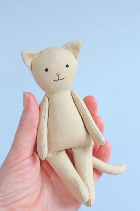 Cat Doll Pattern Free, Cat Doll Pattern, Quilted Cat, Cat Stuffed Animal, Mini Cat, Sew Projects, Stuffed Animal Cat, Sewing Stuffed Animals, Fabric Toys