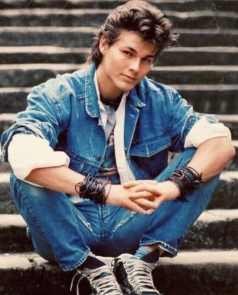 1980s Outfits Men, Mens Fashion 1980s, 80s Outfits Men, 80s Rock Fashion, 80s Mens Fashion, Aha Band, 1980s Outfits, 80s Inspired Outfits, 80s Fashion Men