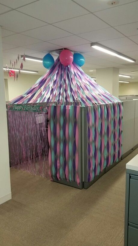 Birthday cubicle decorations Office Surprise Birthday Ideas, Circus Cubicle, Bday Office Decorations, Cubicle Birthday Decor, Coworker Birthday Ideas Offices, Cubical Decoration, Cute Cubicle Ideas, Birthday Decorations Office, Gingerbread Roof