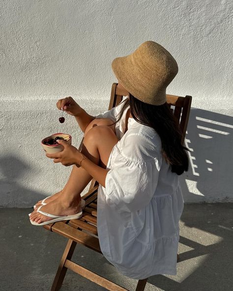 late afternoon snack 🍒 Straw Hat Outfit, Hermes Ready To Wear, Straw Hats Outfit, Bucket Hat Outfit, Straw Bucket Hat, Raffia Hat, Hat Outfit, Afternoon Snack, Late Afternoon