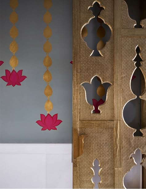 Modern Backdrop, Bright Furniture, Taupe Walls, Indian Room Decor, Indian Arts, Italian Furniture Modern, Indian Arts And Crafts, Temple Design For Home, Pooja Room Door Design