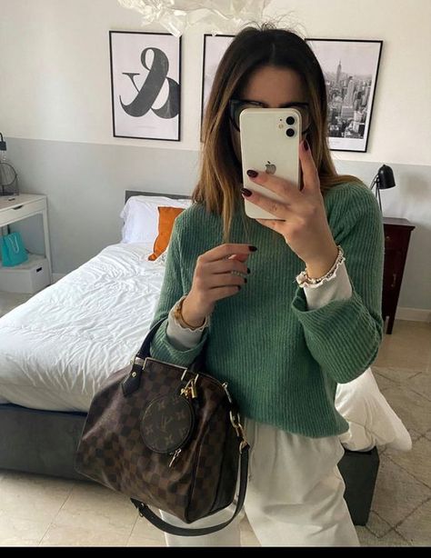 Speedy Bandouliere Outfit, Speedy Bag Outfit, Lv Alma Bb Outfit, Lv Speedy Outfit, Louis Vuitton Speedy 25 Outfits, Speedy 30 Outfit, Speedy 25 Outfit, Louis Vuitton Speedy Outfit, Dream Handbags