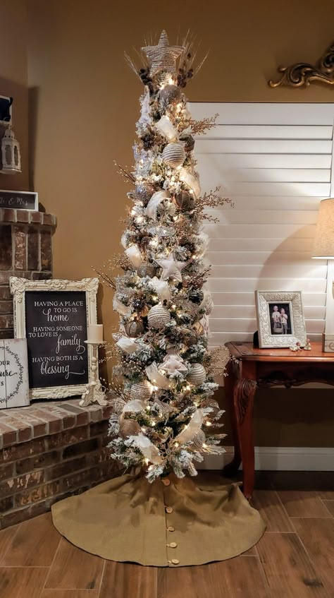 6 Foot Slim Christmas Tree, Rustic Slim Christmas Tree, Small Pencil Christmas Tree Ideas, Modern Pencil Christmas Tree, Small Pencil Tree Decorating Ideas, Slim Pencil Christmas Tree Decor, Boho Pencil Christmas Tree, Slim Tree Decorating Ideas Christmas, Pencil Christmas Tree Themes