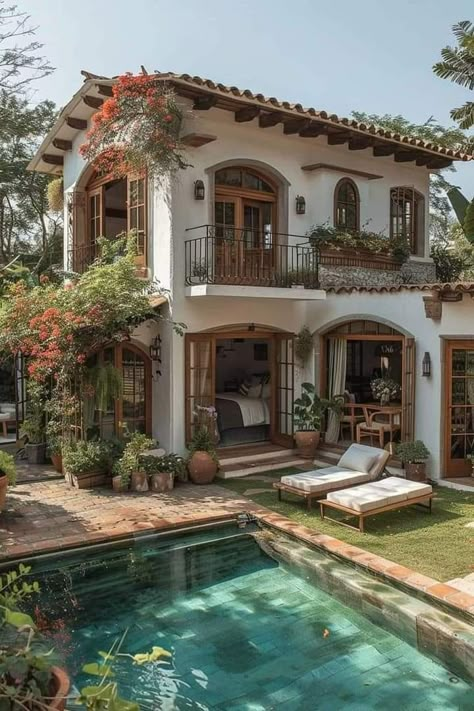 Mediterranean Building Architecture, Spanish Villa Style Homes, Sims 4 Spanish Style House, Spanish Style House Exterior, Mediterranean Spanish Style Homes, Mediterran House, Spanish Home Exteriors, Spanish Villa Home, Spanish Mediterranean Homes