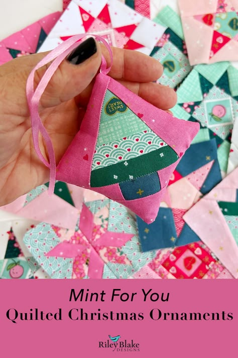 Check out @joeuneandmae's darling Quilted Christmas Ornaments project over on the RBD blog. These little ornaments would be great gifts to give as well as a sweet way to remember some of your favorite fabrics. Fabric is Mint For You by Melissa Mortenson of Polka Dot Chair Easy Quilted Ornaments, Sewn Christmas Ornaments Sewing Projects, Patchwork Xmas Decorations, Quilted Christmas Gift Ideas, Free Fabric Christmas Ornament Patterns, Quilt Block Ornaments, Simple Fabric Ornaments, Sewn Christmas Ornaments Sewing Patterns, Quilted Christmas Ornaments Sewing Patterns