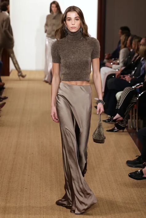 Ralph Lauren Fall 2024 Runway, Fashion Show & Collection Review [PHOTOS] Designer Clothes For Women Outfit, Ralph Lauren 2024 Women Fall, Winter Runway 2024, Khaite Boots Outfit, Ralph Lauren Jeans Outfit, Colorful Minimalist Style Outfits, European Chic Outfits, Horse Races Outfits For Women, Styling Outfits Winter