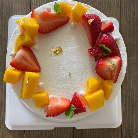 @cakebymiji shared a photo on Instagram: “Strawberry 🍓Mango 🥭 shortcake It is very light cake with freshcream and fruits layered inside:) #memphiscakes #uniquedesserts #cakebymiji…” • Jul 11, 2020 at 2:00pm UTC Strawberry Mango Cake, Mango Shortcake, Fruit Cake Design, Light Cake, Mango Cake, Light Cakes, Pretty Dessert, Unique Desserts, Fruit Cake