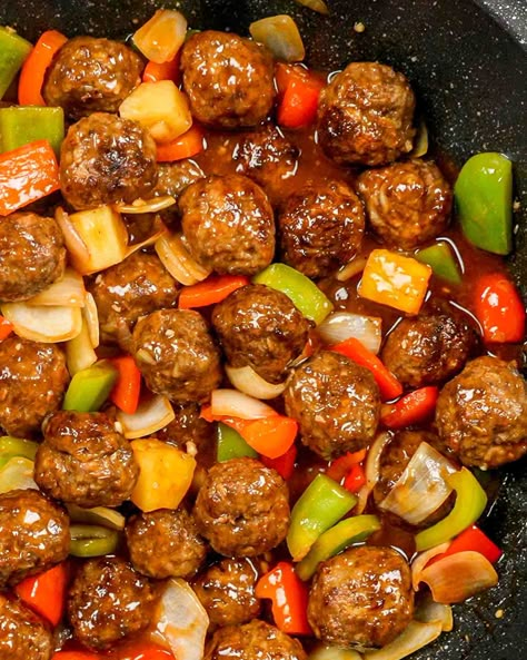 Tossed together with sweet pineapple and stir-fried veggies, these tasty quick and easy Sweet and Sour Meatballs can be baked or air fried! #sweetandsour #meatballs #recipe Sweet And Sour Hamburger, Ww Meatball Recipes, Meatball And Peppers, Meat And Veggie Dinners Low Carb, All Veggie Recipes, At Home Lunches For Adults, Meatball Recipes Pineapple, Meat Only Meals, Sweet A D Sour Meatballs