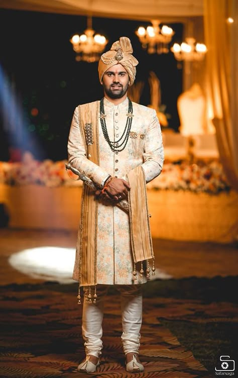 Groom Poses In Sherwani, Groom Sherwani Poses, Indian Groom Poses Portraits, Groom Shoot Poses, Groom Poses Single, Groom Portraits Indian, Groom Poses Indian, Groom Single Poses, Dulha Single Pose