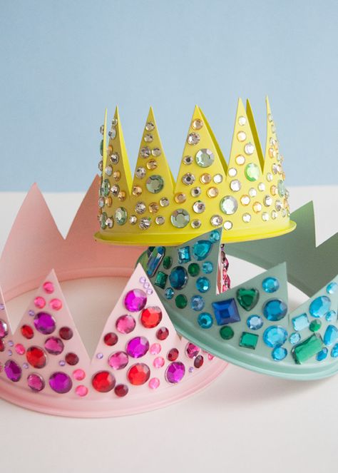 Upcycled Plastic Tub Crowns | Handmade Charlotte Handmade Crown Diy, Princess Diy Crafts, Crown Craft Ideas, Crown Ideas For Kids, Princess Crafts For Kids, Diy Princess Crown, Princess Crown Crafts, Crown Activity, Craft Crown