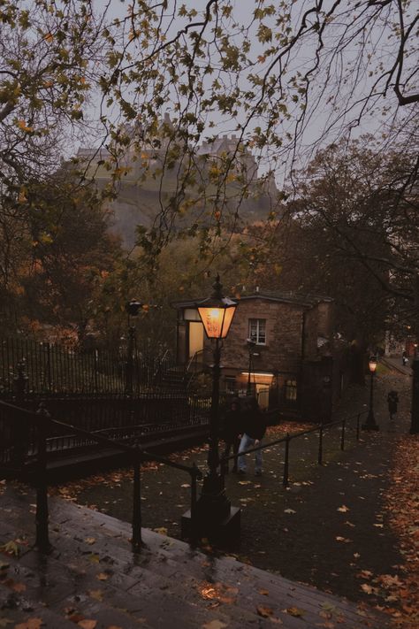 Fall Acedamia Aesthetic, Haileecore Aesthetic, Evermore Fall Aesthetic, Autumn Neighborhood Aesthetic, Autumn And Winter Aesthetic, Scotland Fall Aesthetic, Cozy Bookworm Aesthetic, Dark Autumn Vibes, Edinburgh Fall Aesthetic