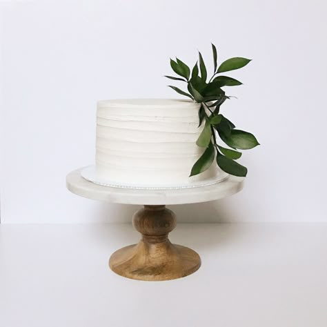 Greenery For Cake Decorating, Simple White Cake With Greenery, White Cake Greenery, White On White Cake Design, White Cake With Eucalyptus, Simple Cake Wedding One Tier, Small White Cake Wedding, Simple Cakes Wedding, Plain White Round Cake