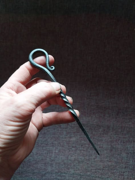 Metal Hair Stick, Forged Hair Pin, Blacksmithing Ideas, Hair Forks, Black Smithing, Blank Hats, Iron Jewelry, Blacksmith Projects, Iron Hair