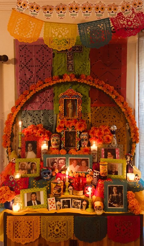 Day Of The Day Altar, Ofrenda At Wedding, Mexican Altar Ideas, Day Of The Dead Ofrenda Altars, Dia De Los Muertos Alters Ideas, Day Of The Dead Altar Diy, Mexican Ofrenda Ideas, Offrenda Table Ideas Decor, Dia De Los Muertos Cemetary Ideas