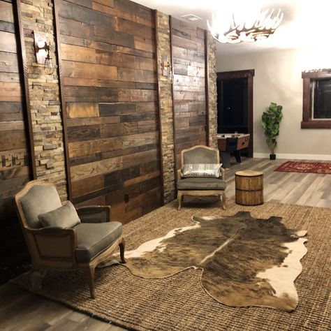 Stone Wall Interior Design, Wood Walls Living Room, Stone Walls Interior, Wood Wall Design, Bloxburg Hallway, Entrance Modern, Accent Walls In Living Room, Hallway Ideas Entrance, Painting Decor