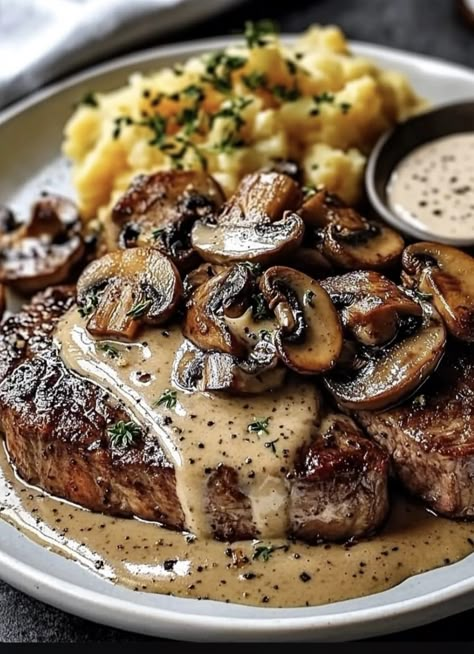 health meal, low carbs meals, keto meal Steak Cream Sauce, Herb Butter For Steak, Steak Toppings, Mushroom Sauce Steak, Beef With Mushroom, Cream Sauces, Filet Mignon Recipes, Cube Steak Recipes, Mushroom Cream Sauces