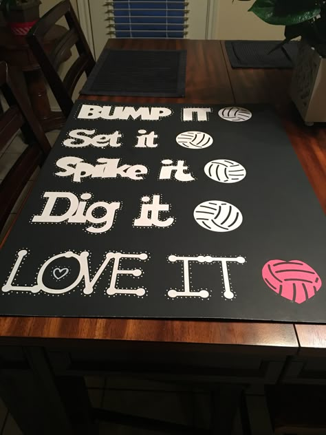 Volleyball Poster Ideas, Volleyball Locker Decorations, Volleyball Decorations, Volleyball Room, Volleyball Signs, Volleyball Crafts, Volleyball Locker, Spirit Posters, School Spirit Posters