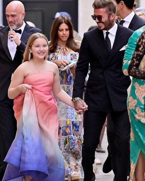 ➖ @rania.jalh ♥️ #davidbackham and daughter Harper Harper Beckham Style, David Beckham Daughter, Purple Ballgown, David Beckham Family, Harper Beckham, Victoria And David, Famous Moms, David And Victoria Beckham, Victoria Beckham Style