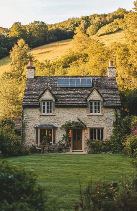 Cottage House Windows, English Cottage Architecture, Two Story Cottage Exterior, English Countryside Home Exterior, Homes With Character Exterior, Old Cottage Exterior, English Homes Exterior, England Countryside Cottage, English Countryside House Interior