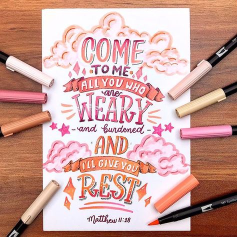 #30DaysOfBibleLettering su Instagram: "Absolutely beautiful art by @lianasletters Day11/#30daysofbiblelettering" Calligraphy Art Quotes, Brush Lettering Quotes, Calligraphy Doodles, Brush Pen Lettering, Doodle Quotes, Handlettering Quotes, Hand Lettering Inspiration, Hand Lettering Art, Hand Lettering Alphabet