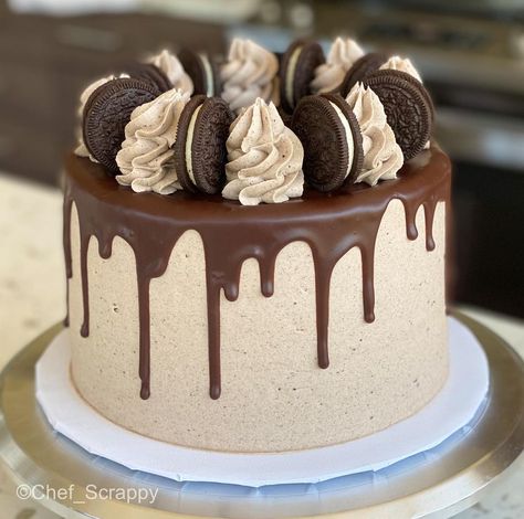 Oreo Birthday Cake, Oreo Buttercream, Lava Cake Recipes, Chocolate Cake Designs, Simple Cake Designs, Chocolate Cake Decoration, Birthday Cake Chocolate, Video Tiktok, Simple Birthday Cake