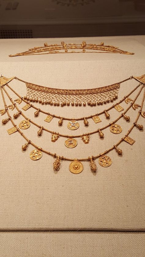 Gold necklace with pendants, Phoenician-Iberian, 5th century B.C., Met Museum Phoenician Jewelry, Historical Jewellery Ancient Jewelry, Ancient Style Gold Ceremonial Jewelry, Ancient Egypt Jewelry Museum, Egyptian Golden Jewelry, Boston Museums, Carthage, Crown Jewels, Jewelry Business