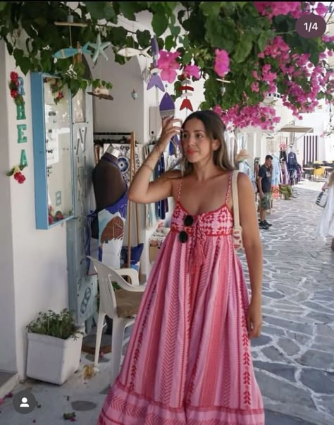 Spain Outfit Inspiration, South Of France Dress, Cute Outfits Travel, Brunch Outfit Simple, South Italy Aesthetic Clothes, Going Out In Europe Outfits, Anthropologie Summer Outfits, Summer Outfits South Of France, South Of Italy Outfits