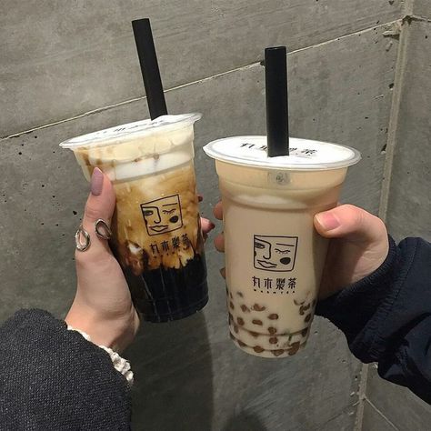 𝑷𝒊𝒏𝒕𝒆𝒓𝒆𝒔𝒕: 𝒉𝒐𝒏𝒆𝒆𝒚𝒋𝒊𝒏 ❀ Boba Drink, Bubble Milk Tea, Boba Tea, Cafe Food, Bubble Tea, Milk Tea, Aesthetic Food, My Aesthetic, Food Drinks