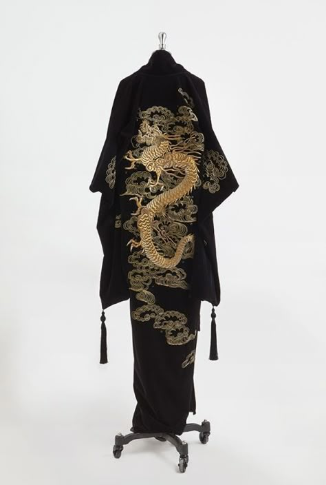 Dragon Fashion Design, Haori Traditional, Corset Pattern Drafting, Dragon Kimono, China Clothes, Festival Outfits Rave, Kimono Design, Demon Slayer Oc, Gold Dragon