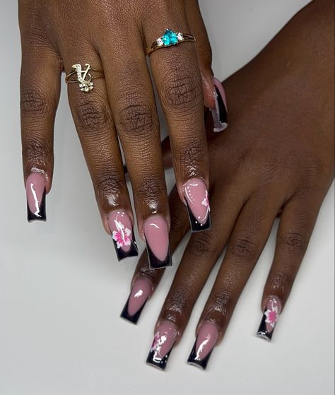 Black French Tip With Flower Design, Black French Tip With Hibiscus Flower, Flower Nail Inspo Short, Side Tip Nail Design, Flower Nails Hawaii, Tropical Nails French Tips, Black French Tip Flower Nails, Black Tropical Nails, Hibiscus Flower Nails Black