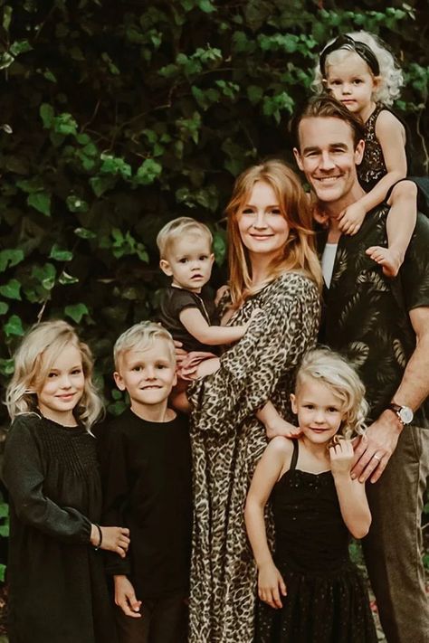 James Van Der Beek's Wife Is Pregnant With Their Sixth Child James Van Der Beek, Family Portrait Outfits, Summer Family Pictures, Big Family Photos, Large Family Photos, Summer Family Photos, Fall Family Photo Outfits, Family Portrait Poses, Dawson's Creek