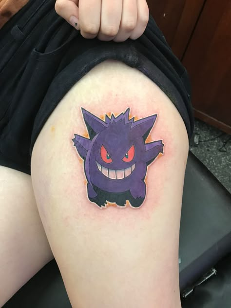 Purple Gengar Pokémon cartoon character tattoo! Gengar Pokemon Tattoo, Gengar Tattoo, Pixel Tattoo, Pikachu Tattoo, Learn To Tattoo, Taboo Tattoo, Gengar Pokemon, Marvel Tattoos, One Piece Tattoos